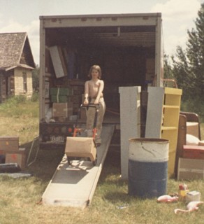 eva_soleil_farm_unpacking_3x5